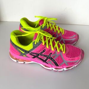 ASICS Gel-Kayano in Hot Pink, SZ 8